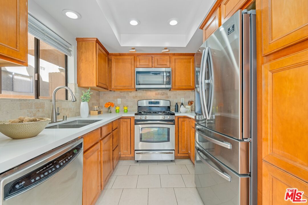 1716 Brockton Avenue, Unit 101 Los Angeles, CA 90025 - Photo 8 of 26