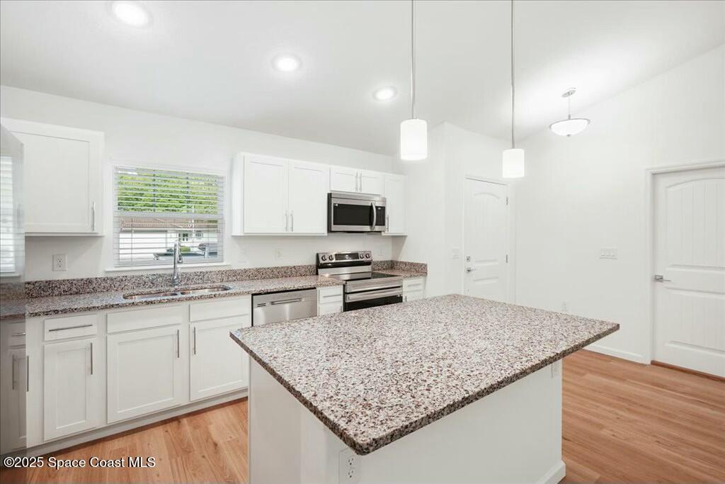 991 Pandora Road Southeast Palm Bay, FL 32909 - Photo 2 of 11 Kitchen