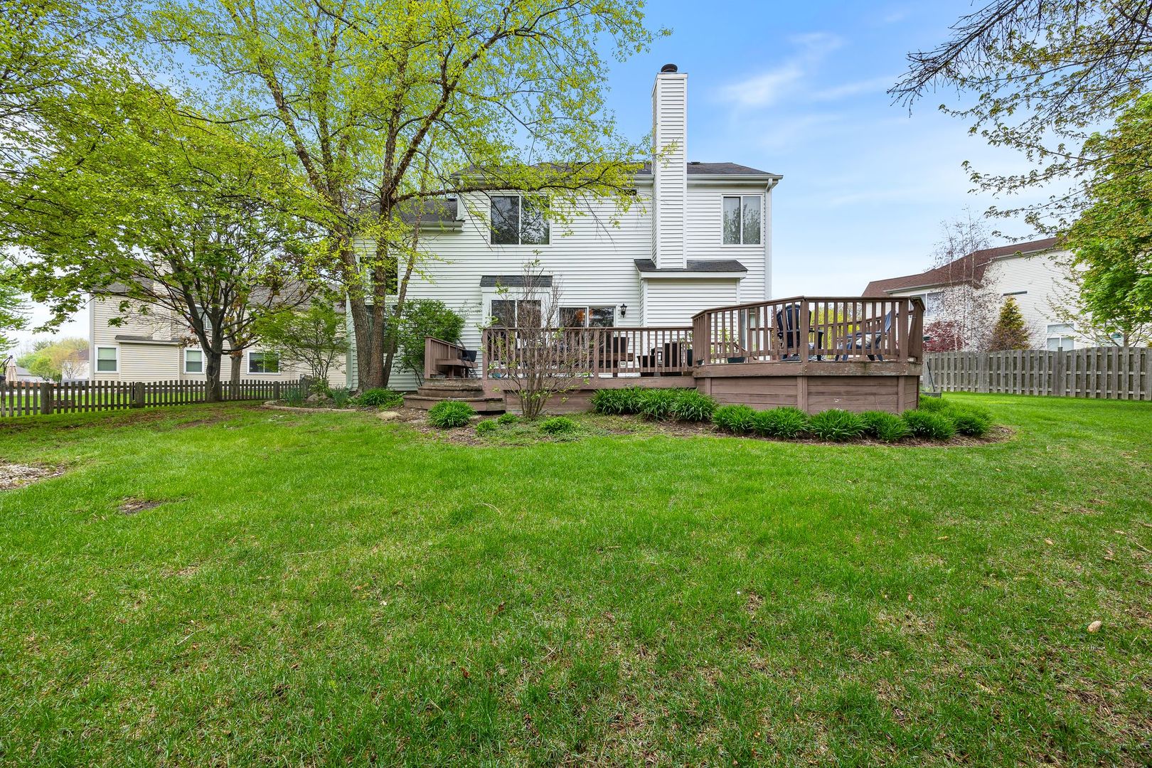 7781 Rippling Ridge Court Gurnee, IL 60031 - Photo 29 of 31 a backyard of a house with table and chairs
