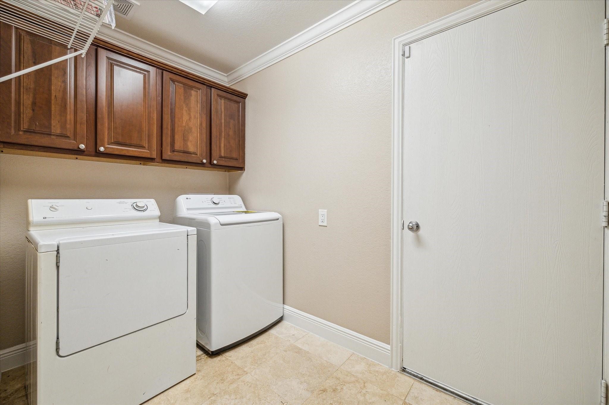 2950 Valiant Scene Court Houston, TX 77038 - Photo 18 of 21 a utility room with dryer and washer