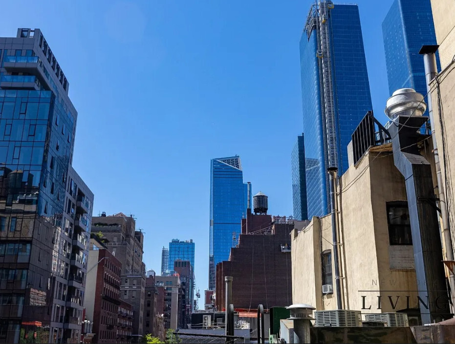 265 West 30th Street Manhattan, NY 10001 - Photo 19 of 20 a view of a tall building