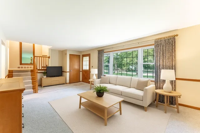 $474,900 | 3S240 Burr Oak Drive, Glen Ellyn, IL 60137