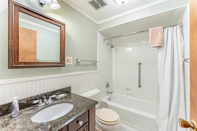 $474,900 | 3S240 Burr Oak Drive, Glen Ellyn, IL 60137