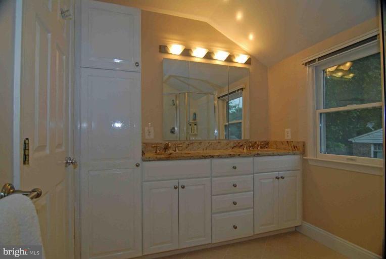 5316 Wakefield Road Bethesda, MD 20816 - Photo 17 of 21 Master Bath #2