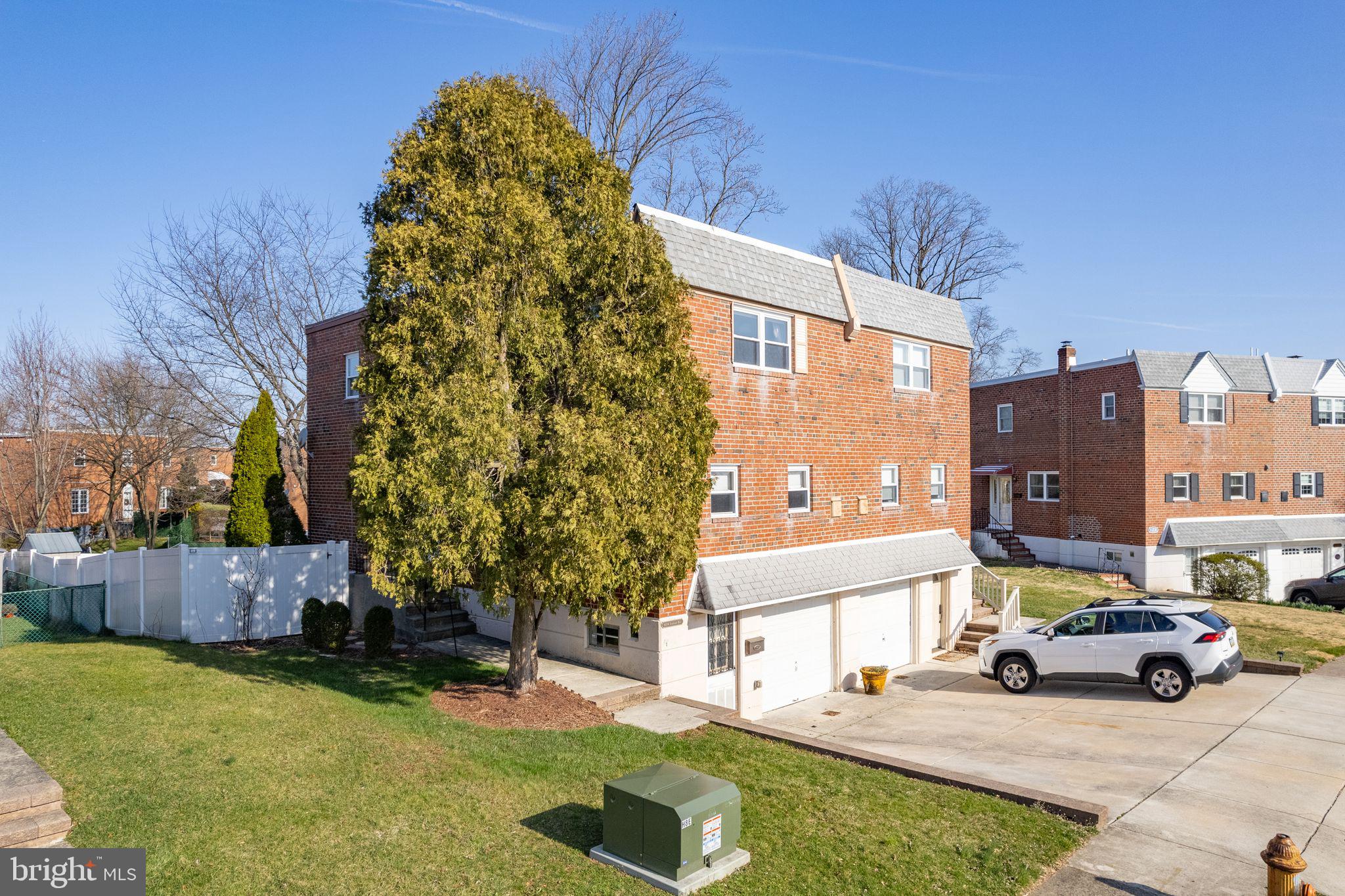 11234 Lockart Road Philadelphia, PA 19116 - Photo 3 of 31 Front/Side View