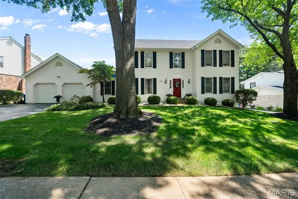 $645,000 | 346 Stablestone Drive, Chesterfield, MO 63017
