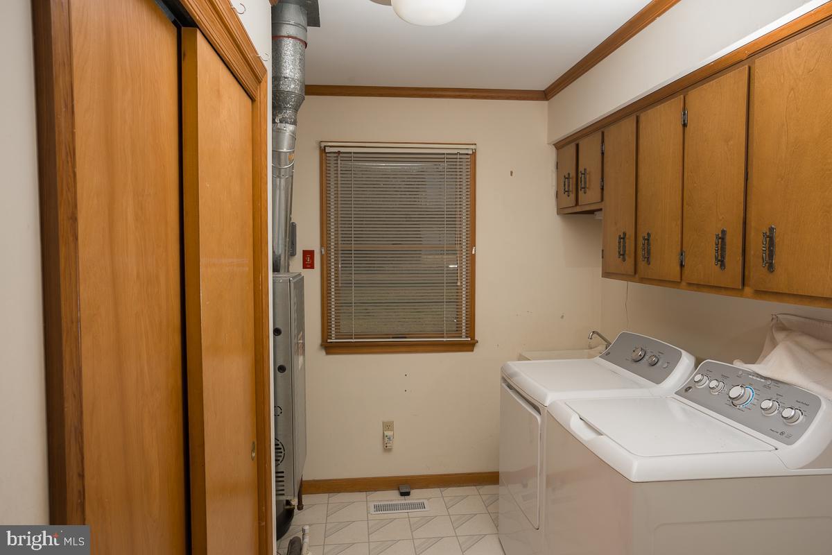 13148 Fleetwood Pond Road Seaford, DE 19973 - Photo 16 of 25 a bathroom with a sink and a mirror