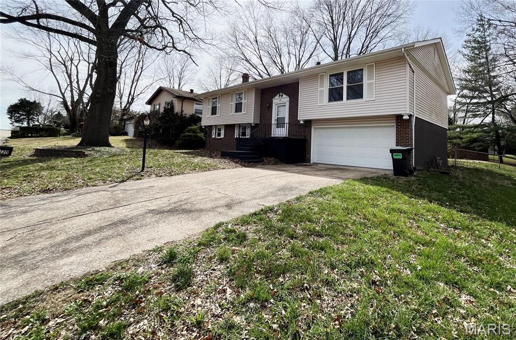 421 Stone River Road Belleville, IL 62221 - Photo 2 of 2