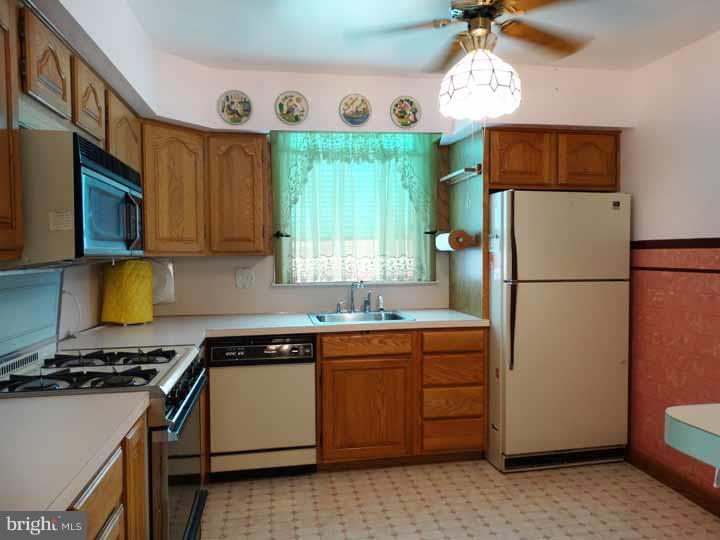 3125 Welsh Road Philadelphia, PA 19136 - Photo 4 of 12 Kitchen