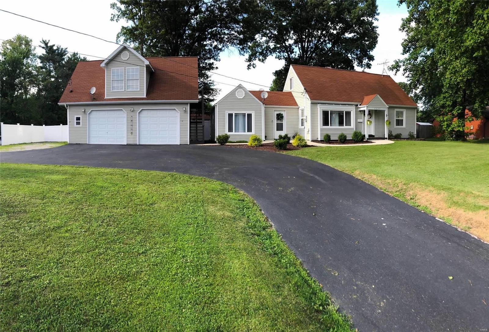 5425 Humbert Road Alton, IL 62002 - Photo 1 of 41 Gallery Image 1
