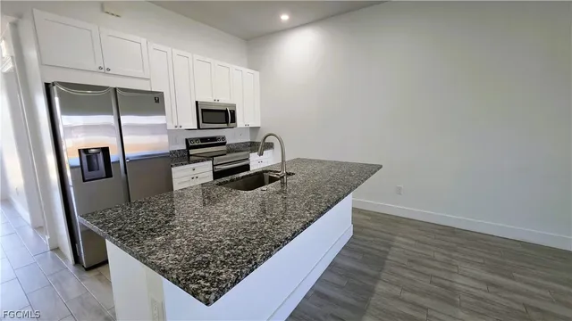 $1,900 | 2909 Southwest Santa Barbara Place, Cape Coral, FL 33914