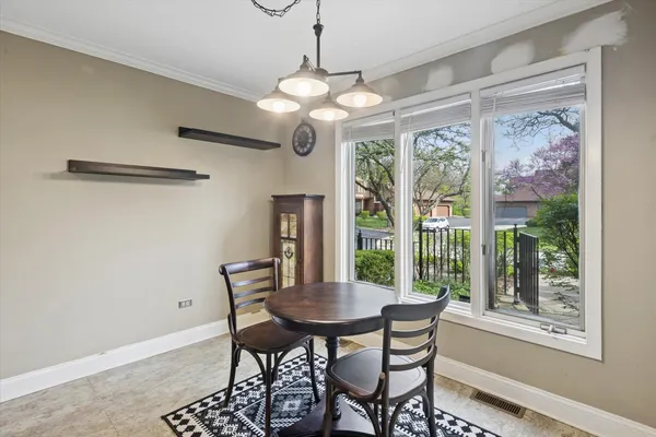 $375,000 | 1163 Mistwood Court, Downers Grove, IL 60515