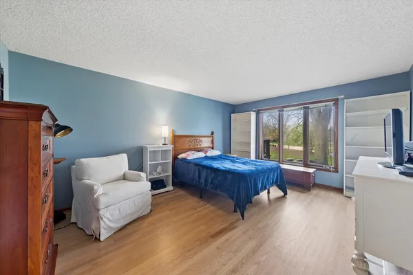 $375,000 | 1163 Mistwood Court, Downers Grove, IL 60515