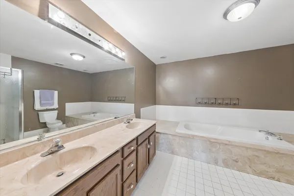 $375,000 | 1163 Mistwood Court, Downers Grove, IL 60515