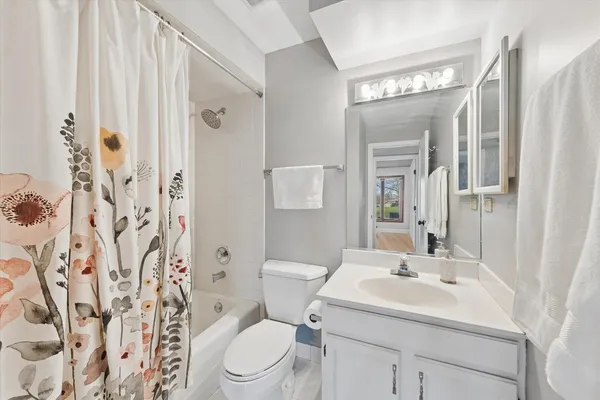 $375,000 | 1163 Mistwood Court, Downers Grove, IL 60515