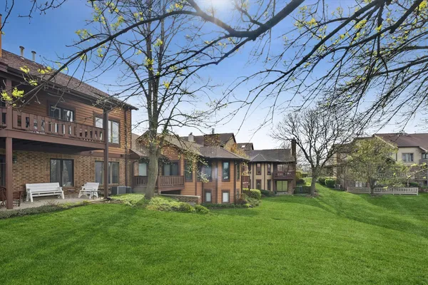 $375,000 | 1163 Mistwood Court, Downers Grove, IL 60515