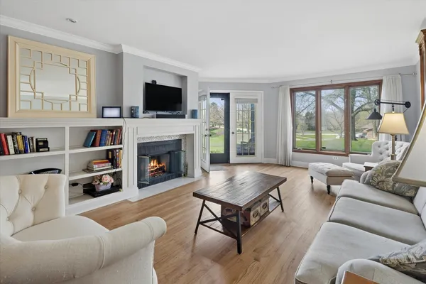 $375,000 | 1163 Mistwood Court, Downers Grove, IL 60515