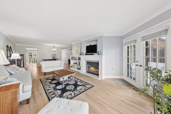 $375,000 | 1163 Mistwood Court, Downers Grove, IL 60515