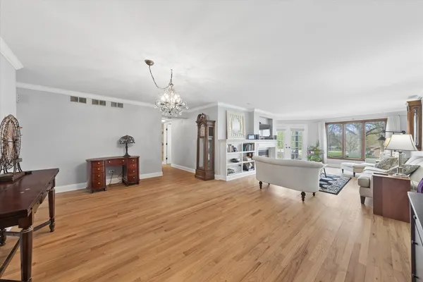$375,000 | 1163 Mistwood Court, Downers Grove, IL 60515