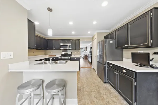 $375,000 | 1163 Mistwood Court, Downers Grove, IL 60515
