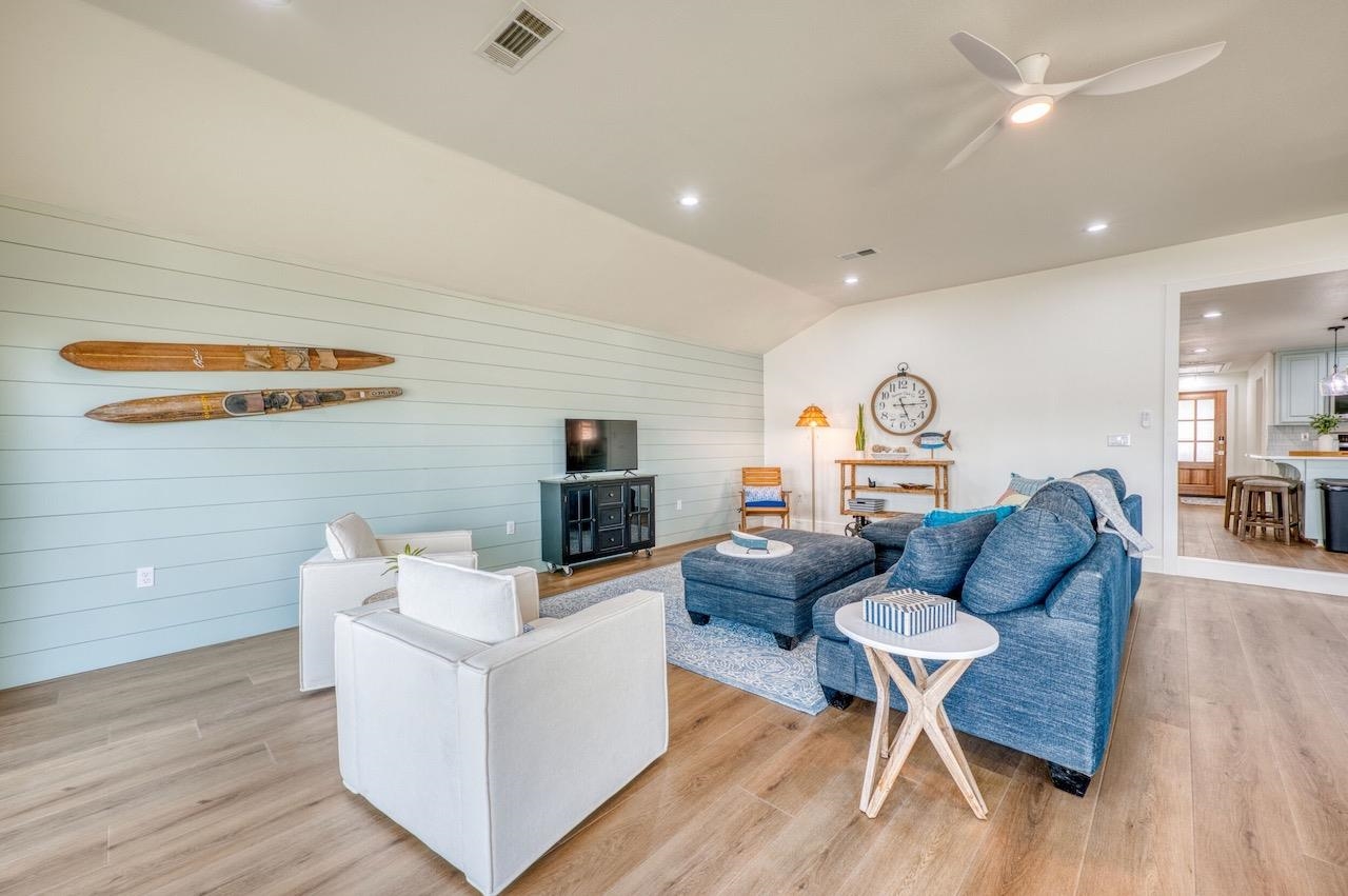 569 Ellen Williams Loop Kingsland, TX 78639 - Photo 28 of 29 a living room with furniture