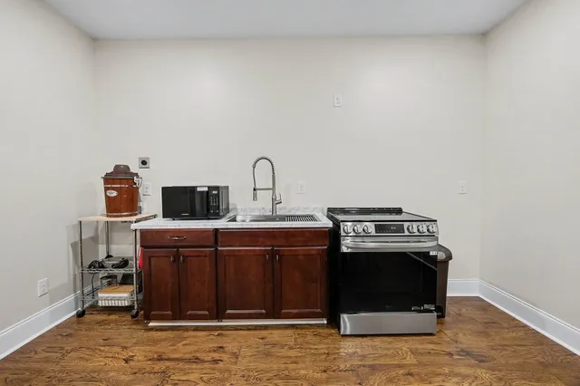 $950,000 | 1645 Old Lewisburg Highway, Columbia, TN 38401