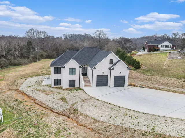 $950,000 | 1645 Old Lewisburg Highway, Columbia, TN 38401