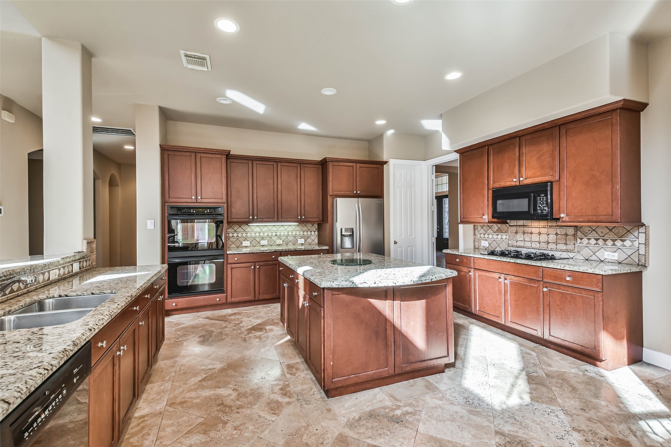 11511 Gallant Ridge Lane Houston, TX 77082 - Photo 13 of 50 Luxurious chef's kitchen with island