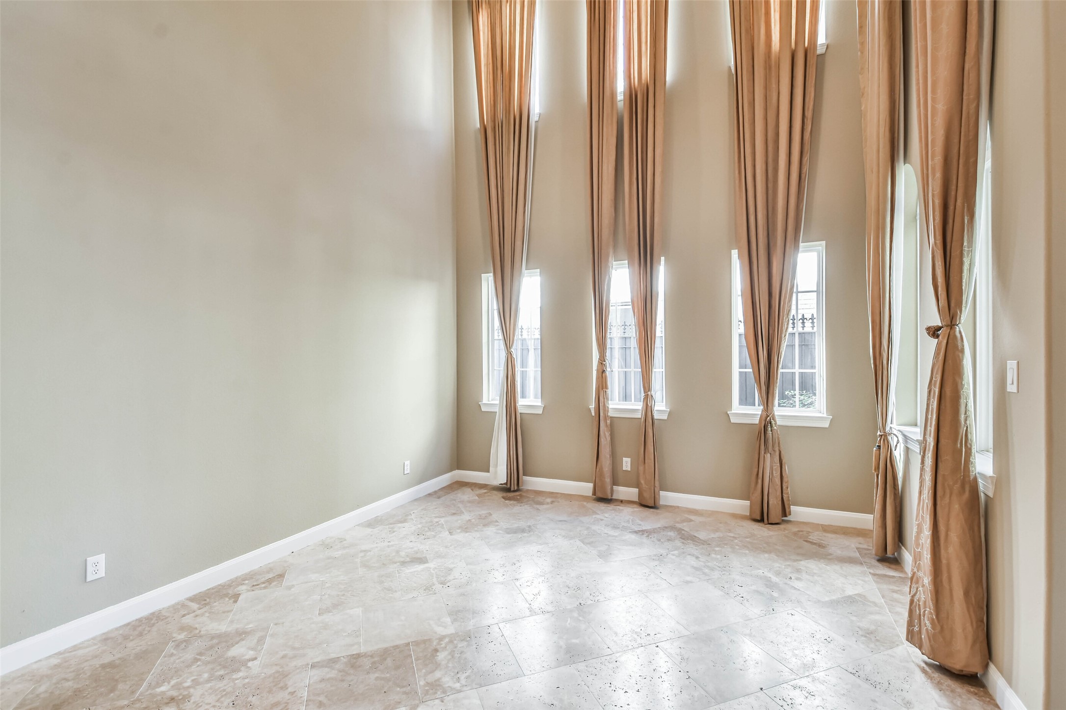 11511 Gallant Ridge Lane Houston, TX 77082 - Photo 6 of 50