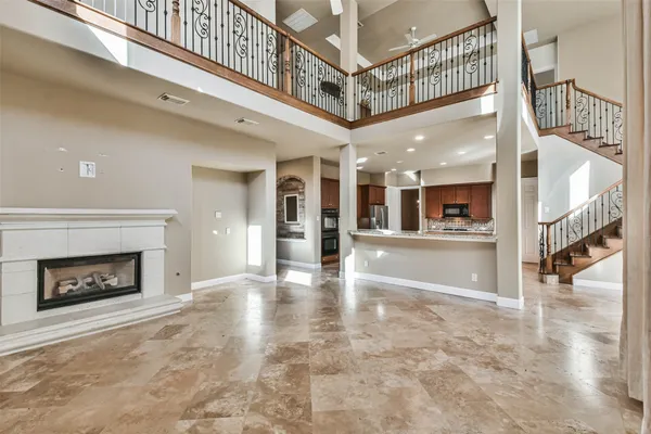a view of an entryway with a livingroom