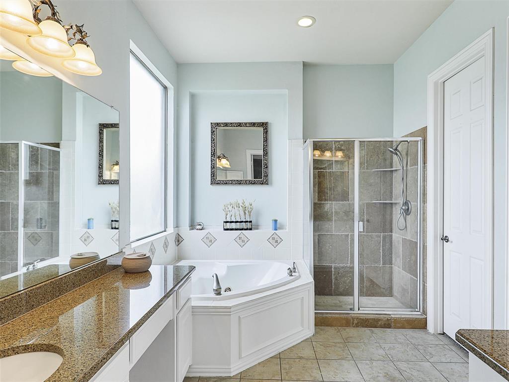 671 Countryside Drive Fairview, TX 75069 - Photo 15 of 32 a bathroom with a tub a sink and mirror