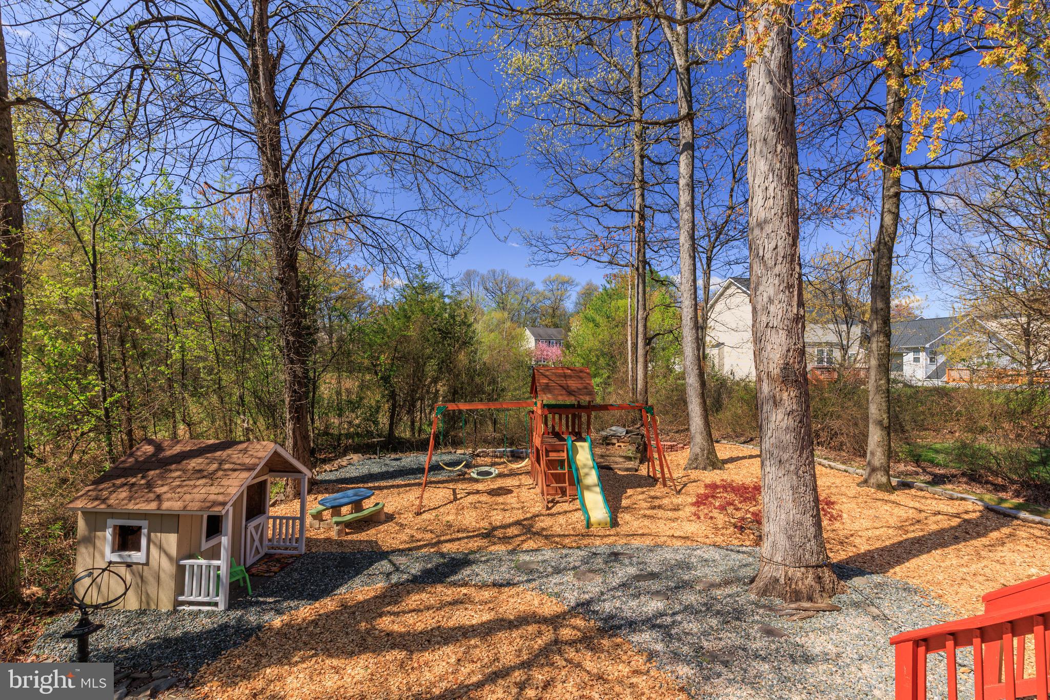 7213 Waterloo Pass Elkridge, MD 21075 - Photo 38 of 60 a backyard of a house with table and chairs