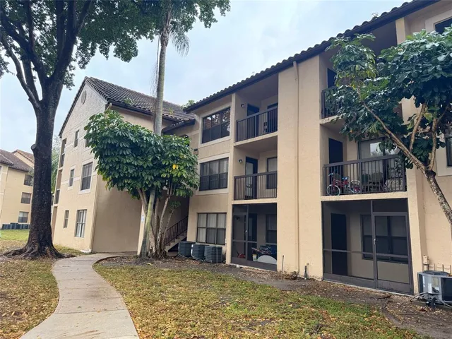 $1,600 | 4361 West McNab Road, Unit 17, Pompano Beach, FL 33069