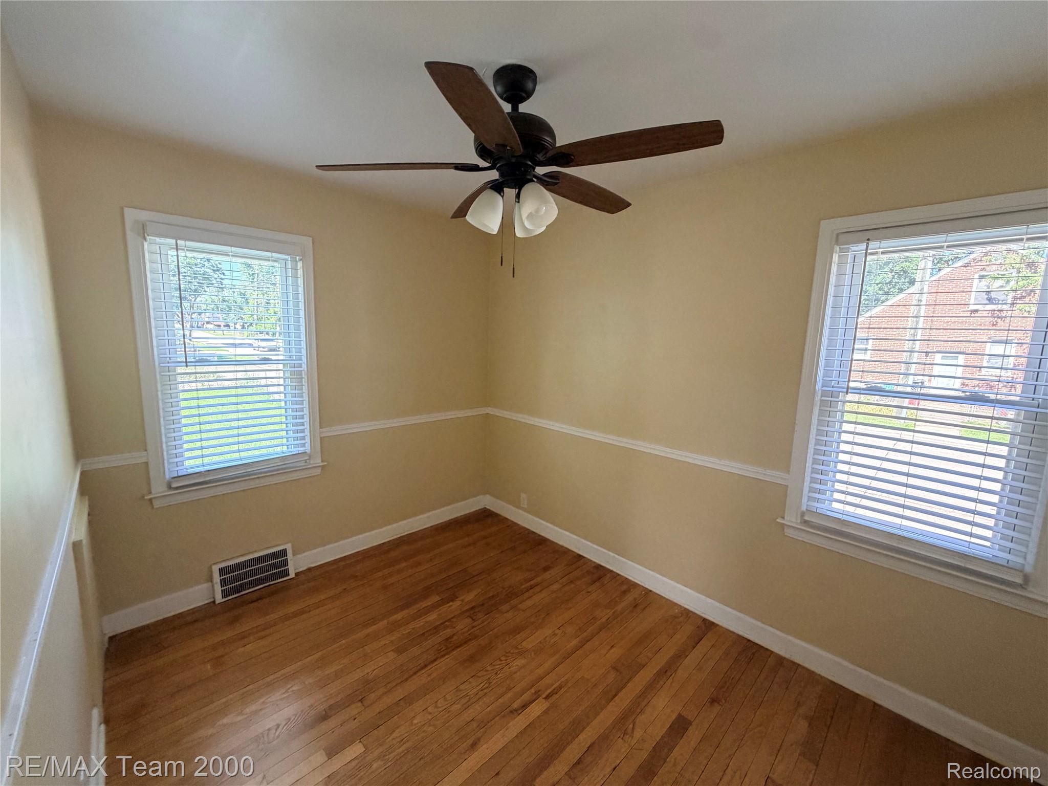 22959 Cleveland Street Dearborn, MI 48124 - Photo 6 of 12 IMG_5922.jpeg