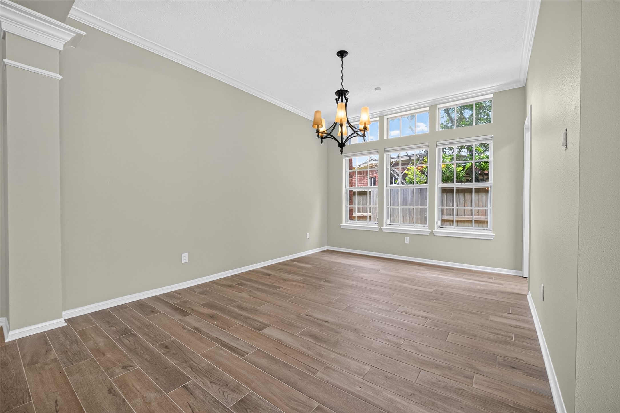 1430 Mabry Mill Road Houston, TX 77062 - Photo 5 of 39 Dining room