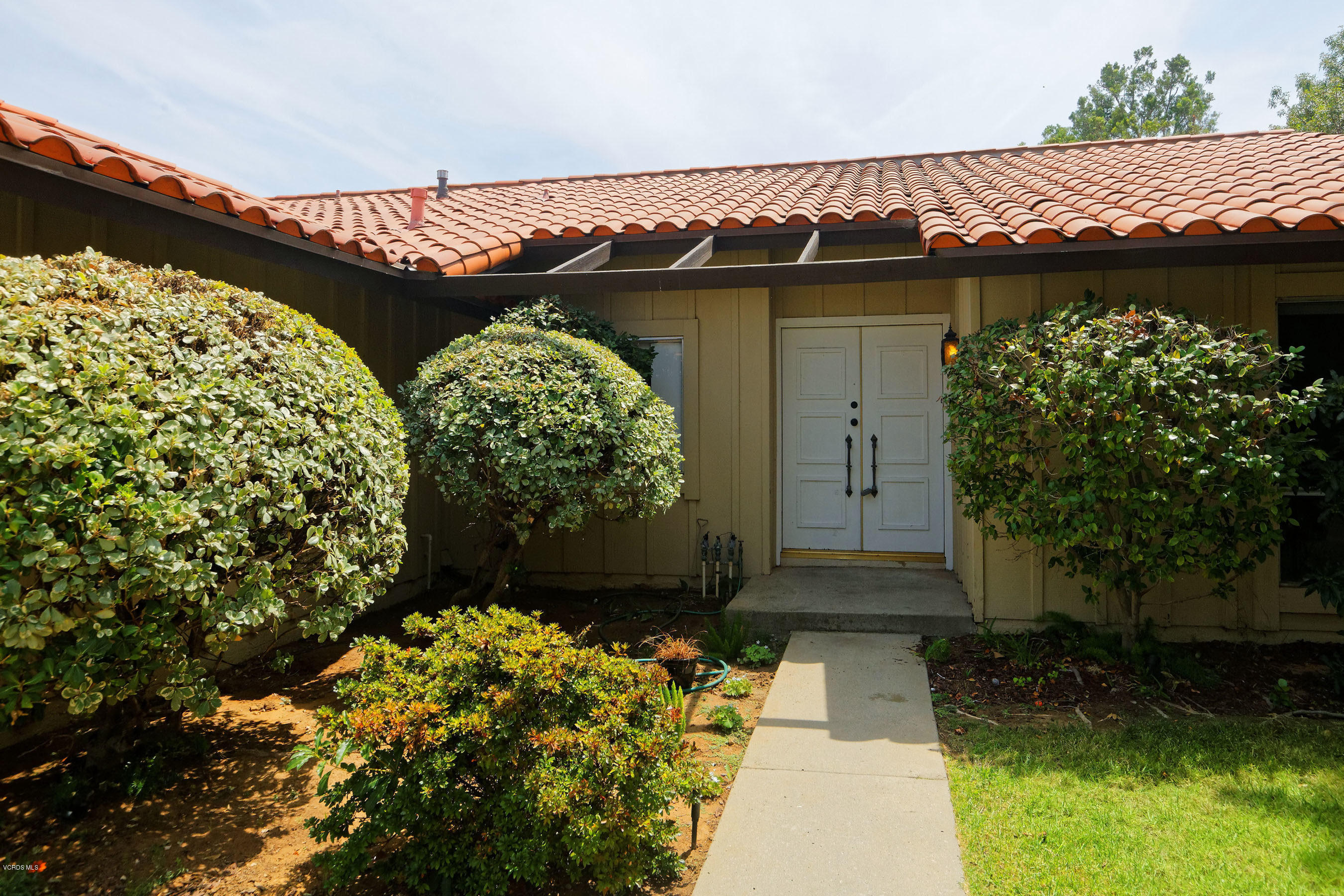 4774 Summit Avenue Simi Valley, CA 93063 - Photo 3 of 40 4