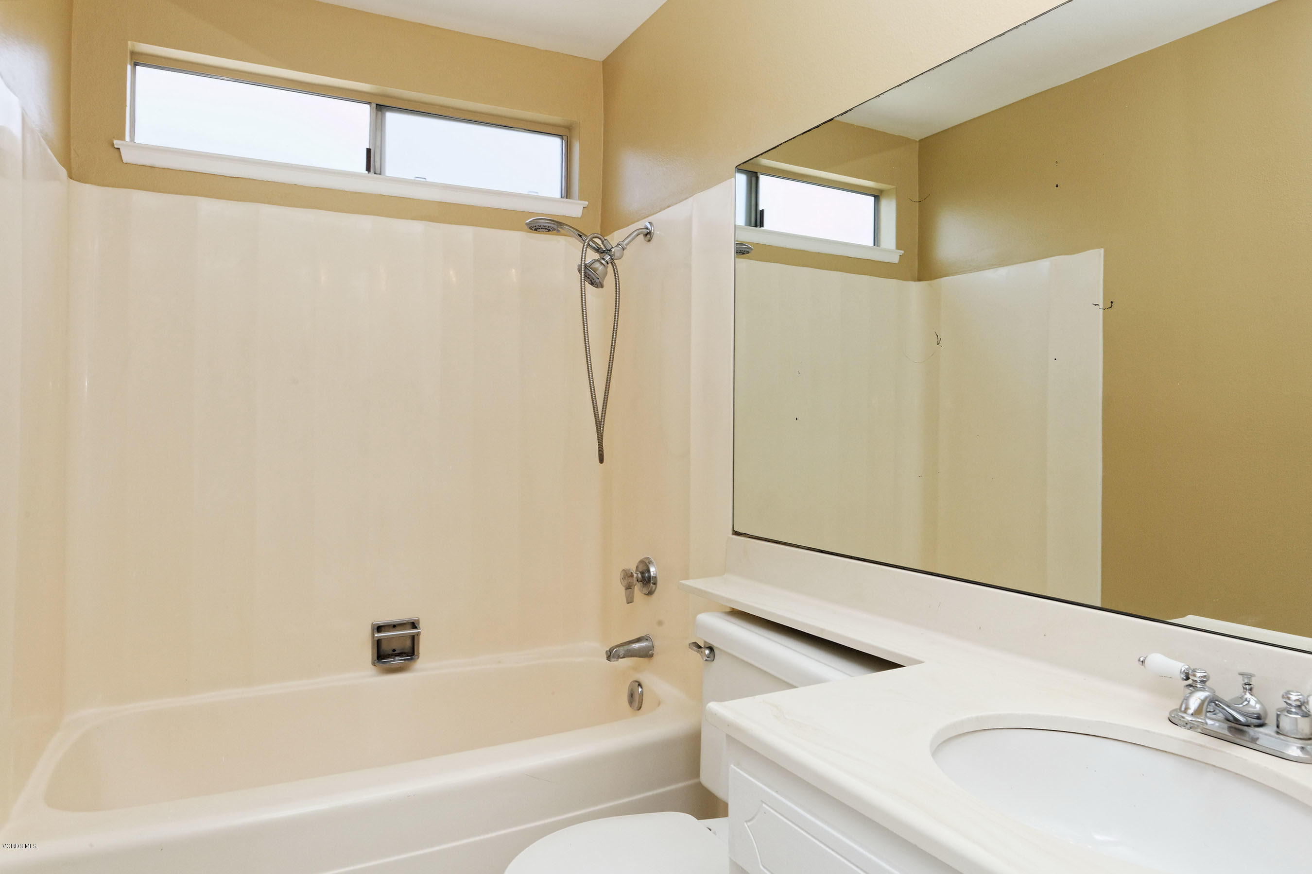 4774 Summit Avenue Simi Valley, CA 93063 - Photo 22 of 40 25