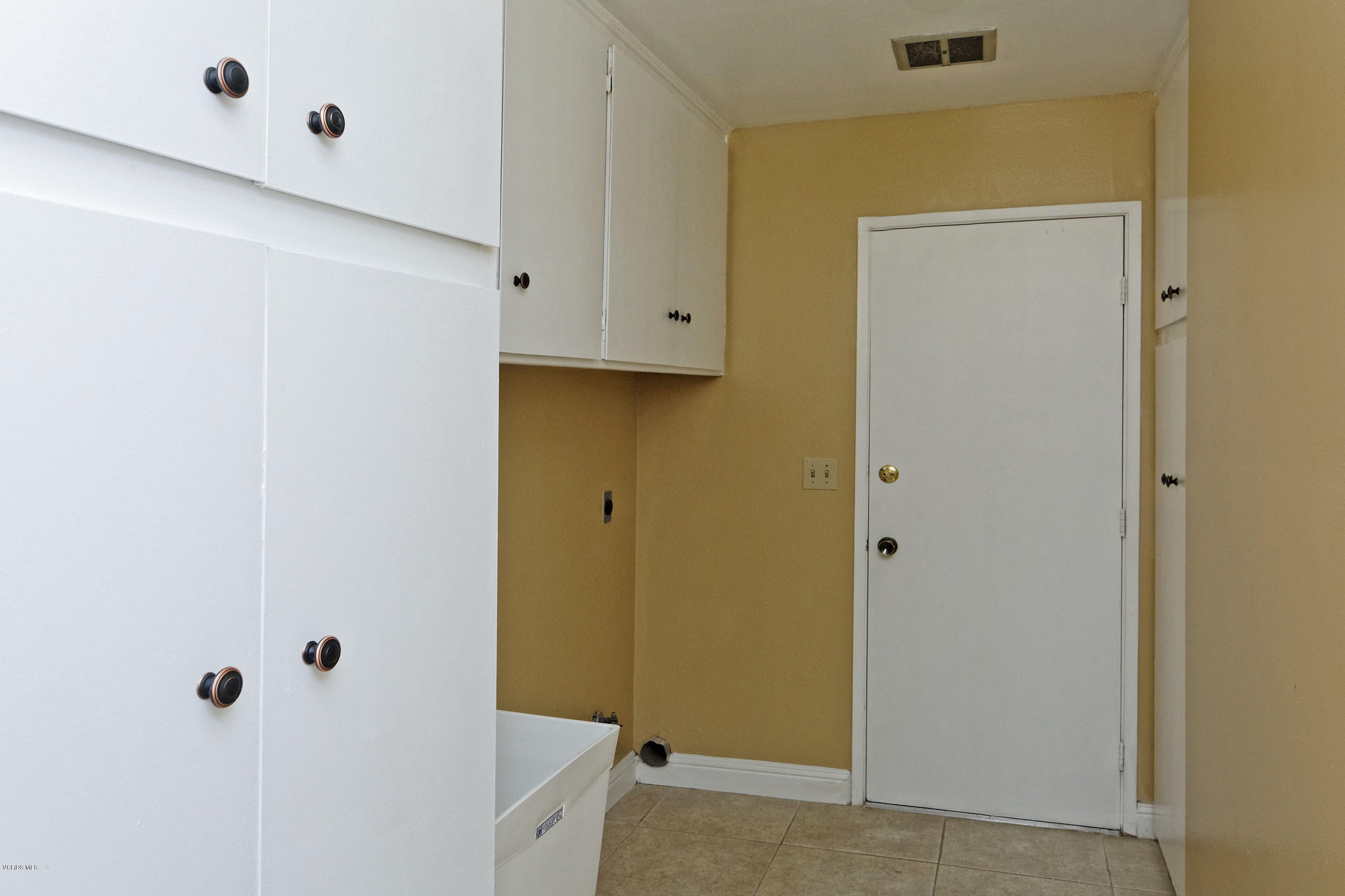 4774 Summit Avenue Simi Valley, CA 93063 - Photo 28 of 40 24