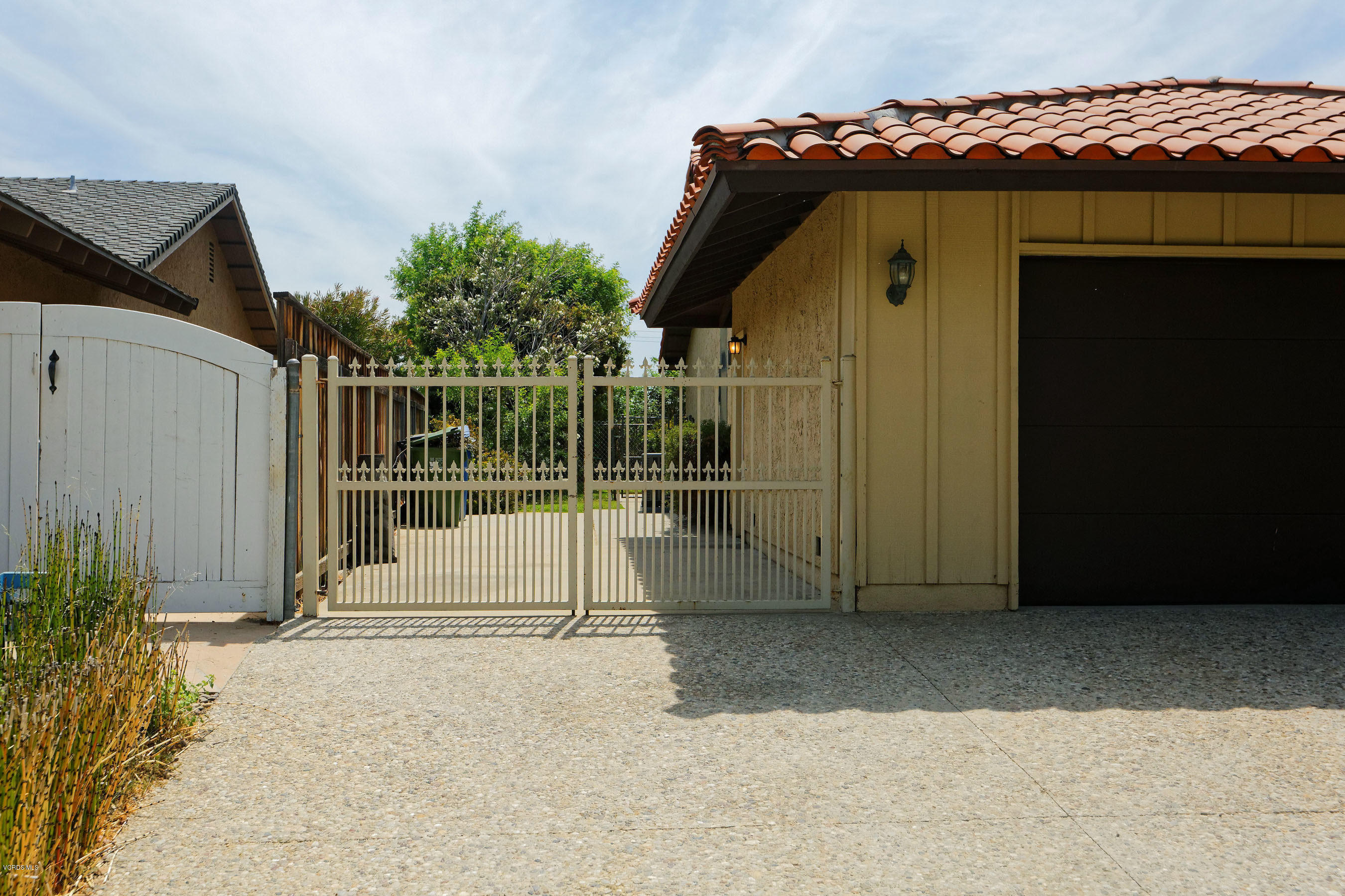 4774 Summit Avenue Simi Valley, CA 93063 - Photo 4 of 40 5