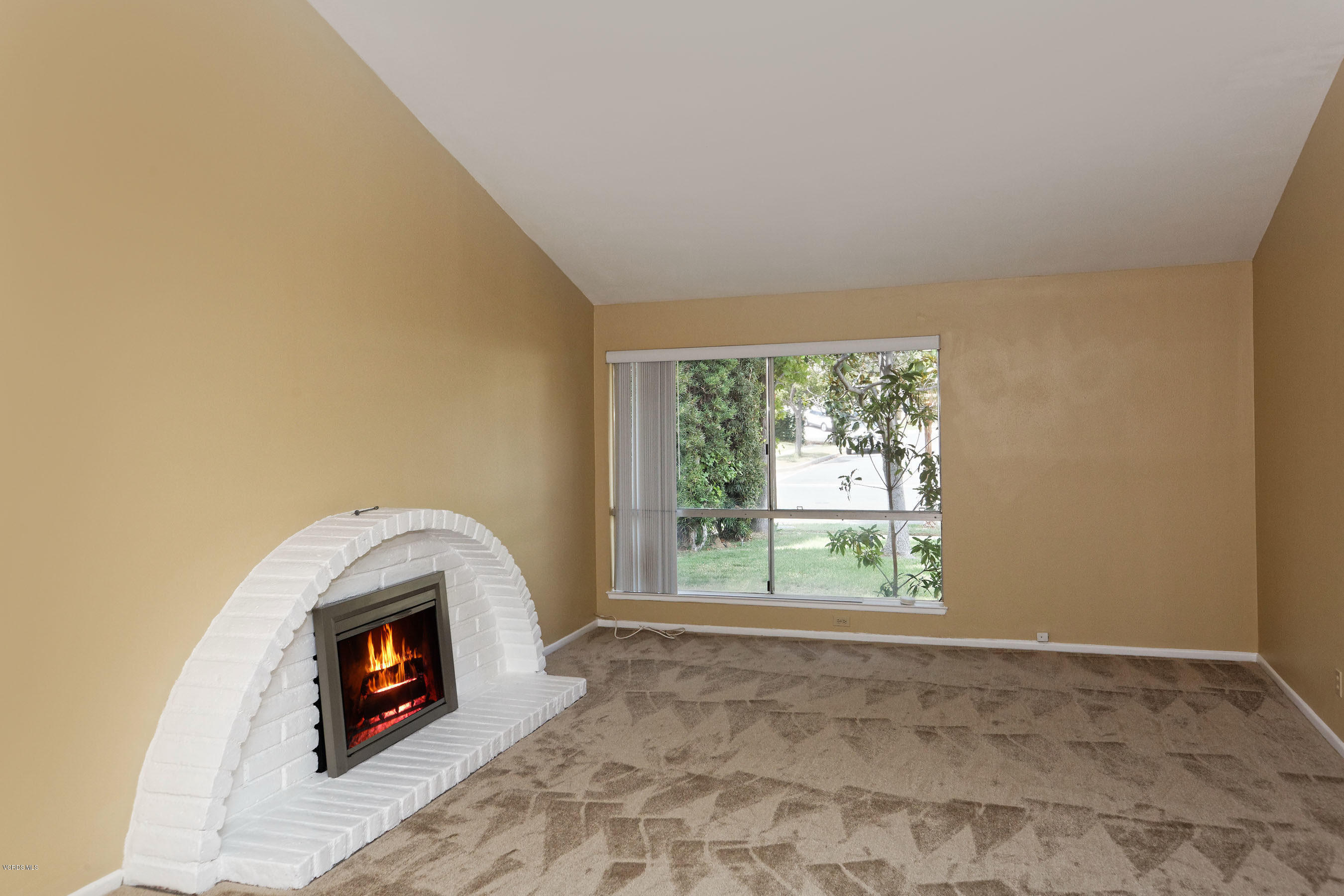 4774 Summit Avenue Simi Valley, CA 93063 - Photo 9 of 40 9