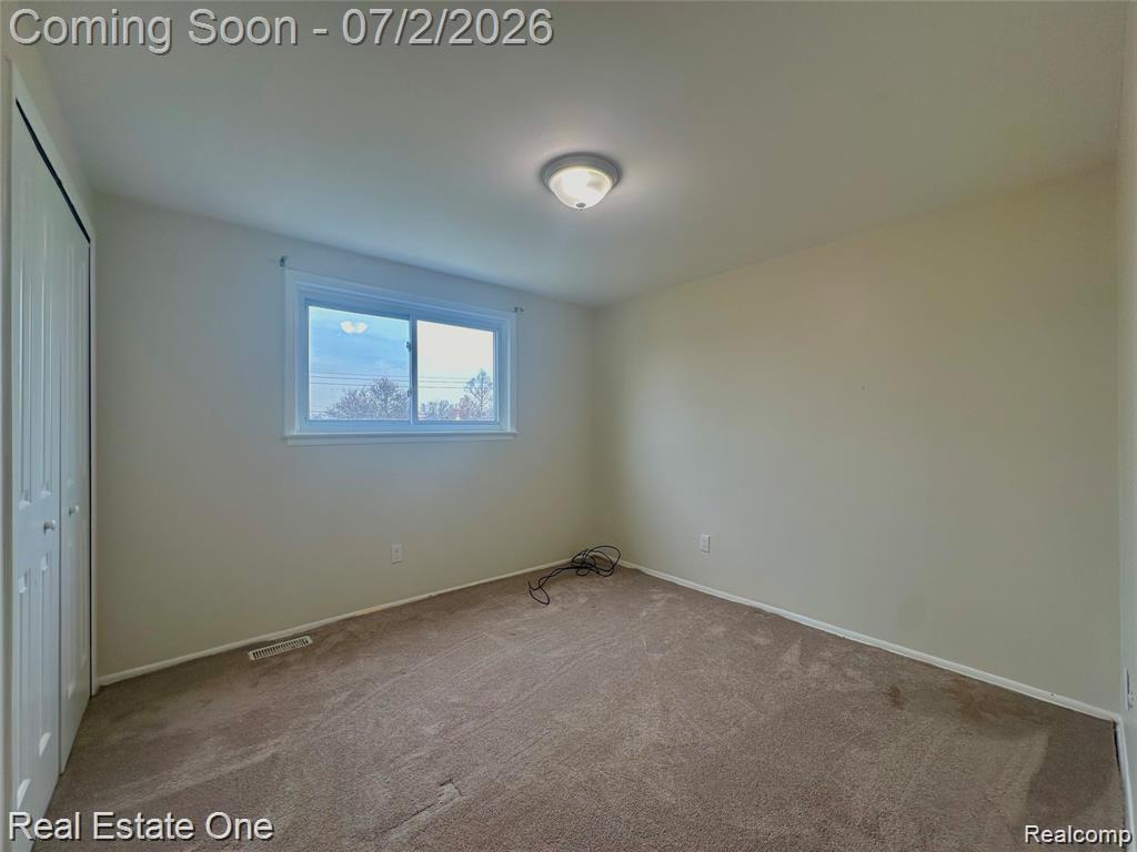 26950 Rochelle Street Dearborn Heights, MI 48127 - Photo 12 of 17
