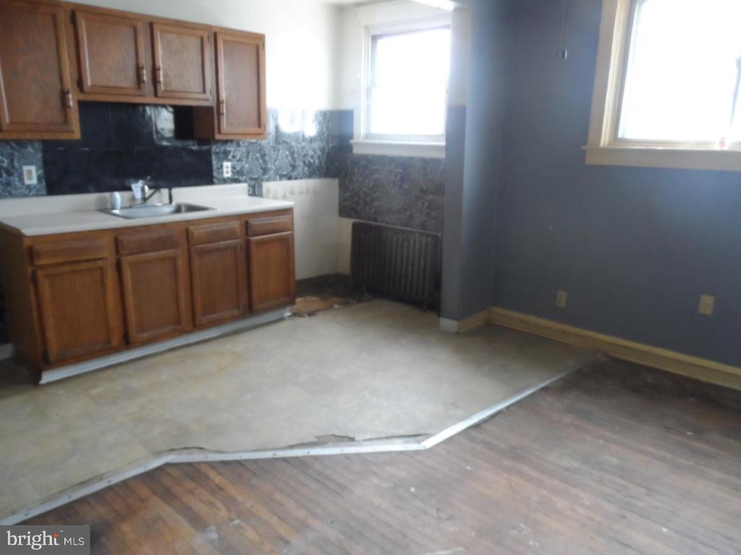 232 Kent Road Upper Darby, PA 19082 - Photo 5 of 8