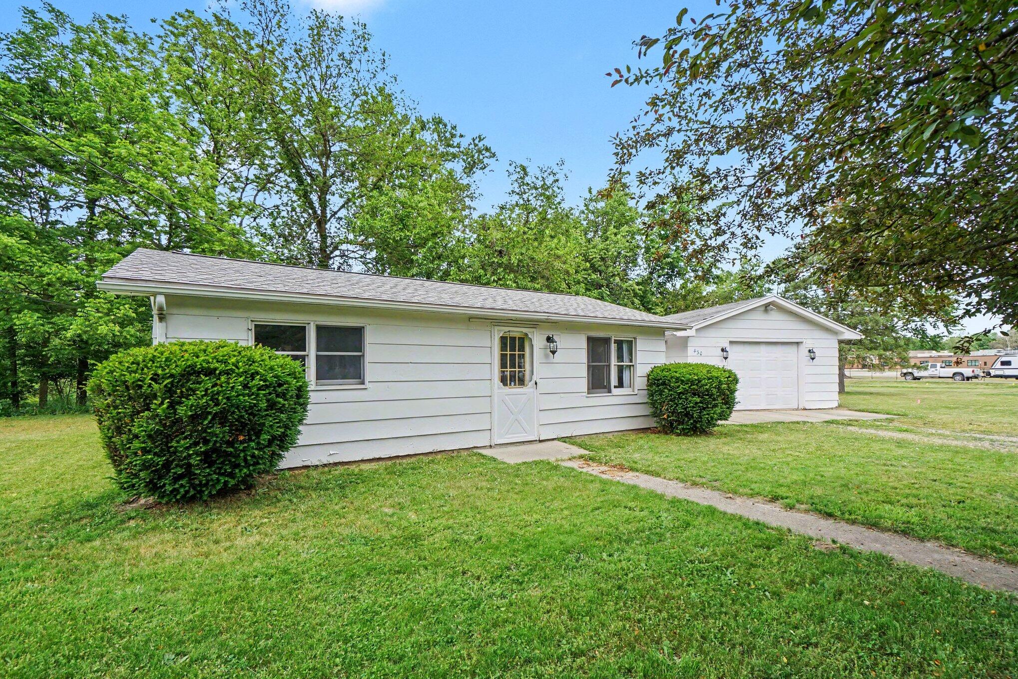 430 11th Avenue Three Rivers, MI 49093 - Photo 2 of 20 file_4836