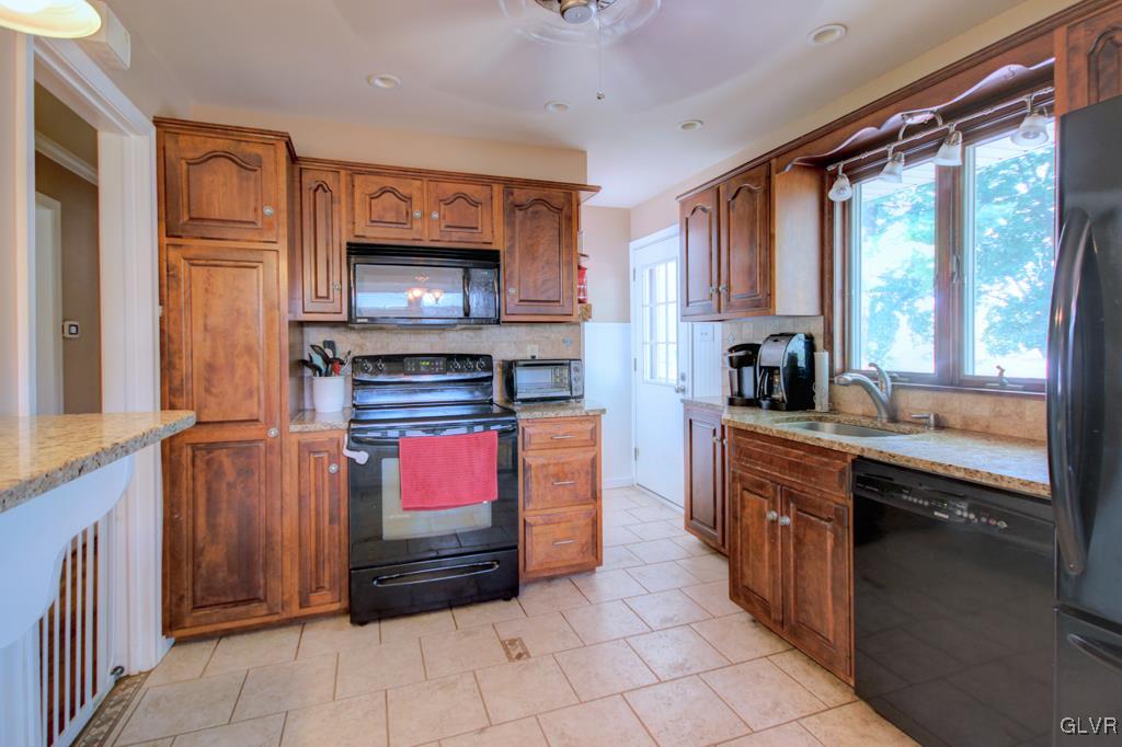 1464 Kelchner Road Bethlehem, PA 18018 - Photo 8 of 22 Gallery Image 8