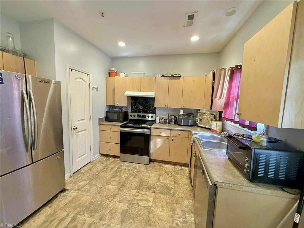 2127 McConnell Road Greensboro, NC 27401 - Photo 3 of 8 Kitchen