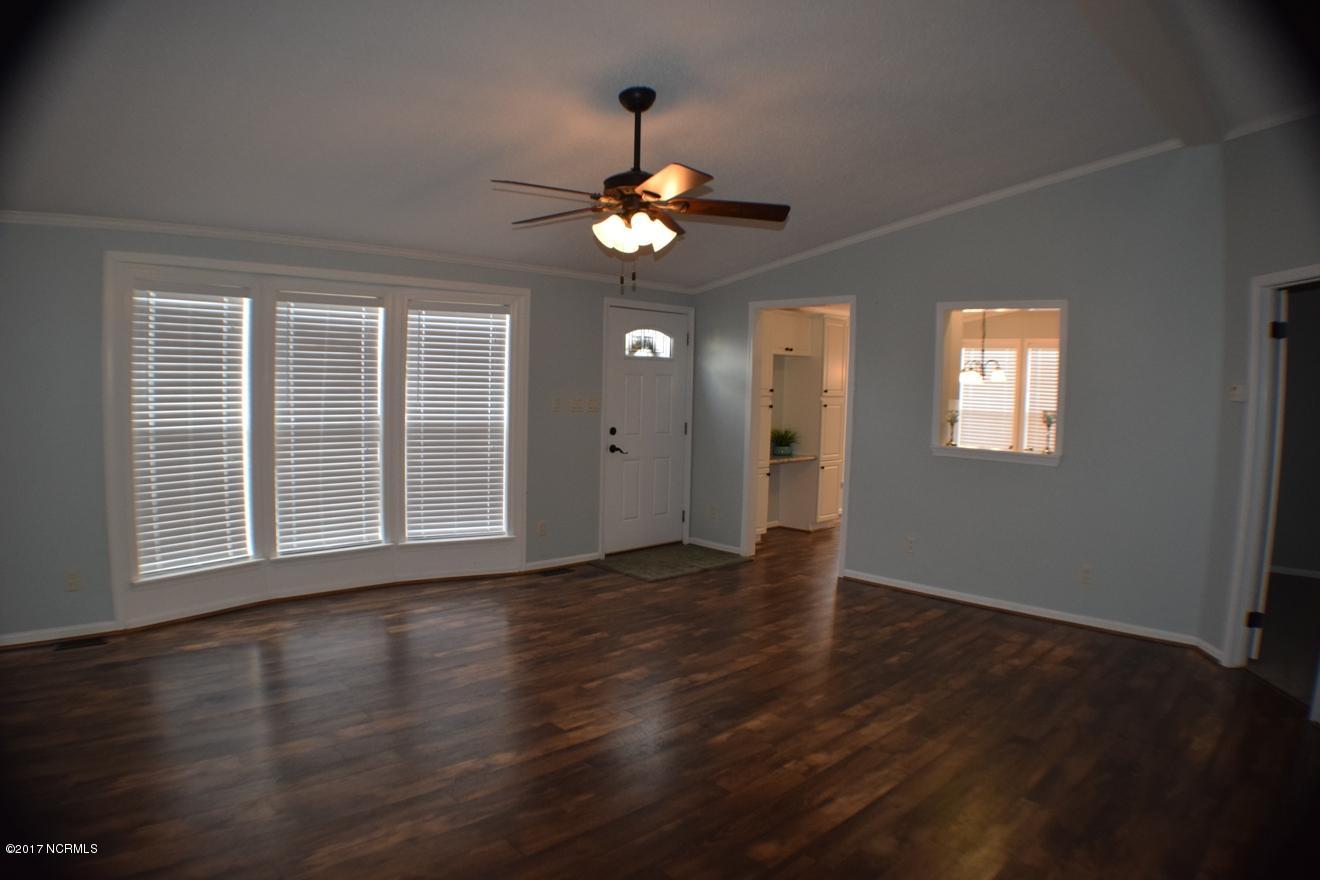 314 Core Road Richlands, NC 28574 - Photo 11 of 27 DSC_0344
