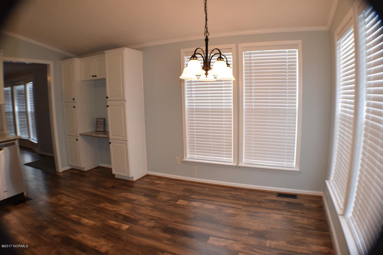 314 Core Road Richlands, NC 28574 - Photo 4 of 27 DSC_0348
