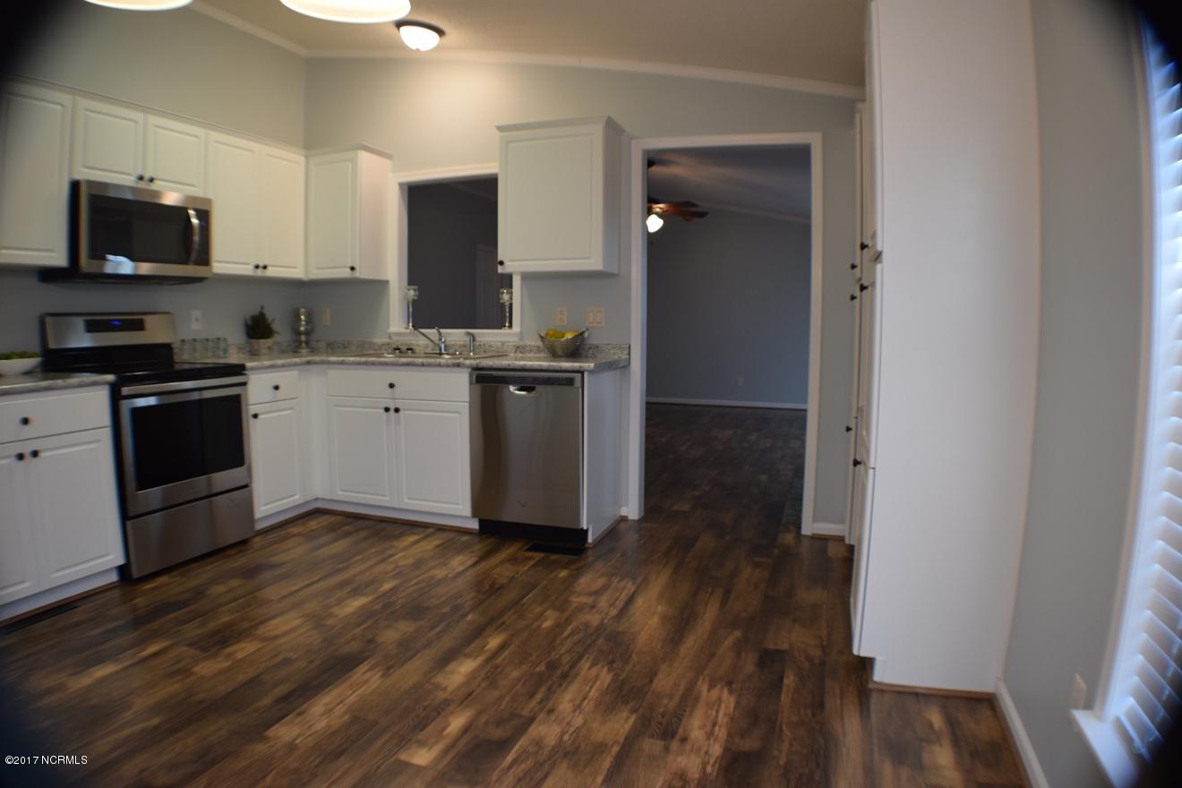 314 Core Road Richlands, NC 28574 - Photo 6 of 27 DSC_0352