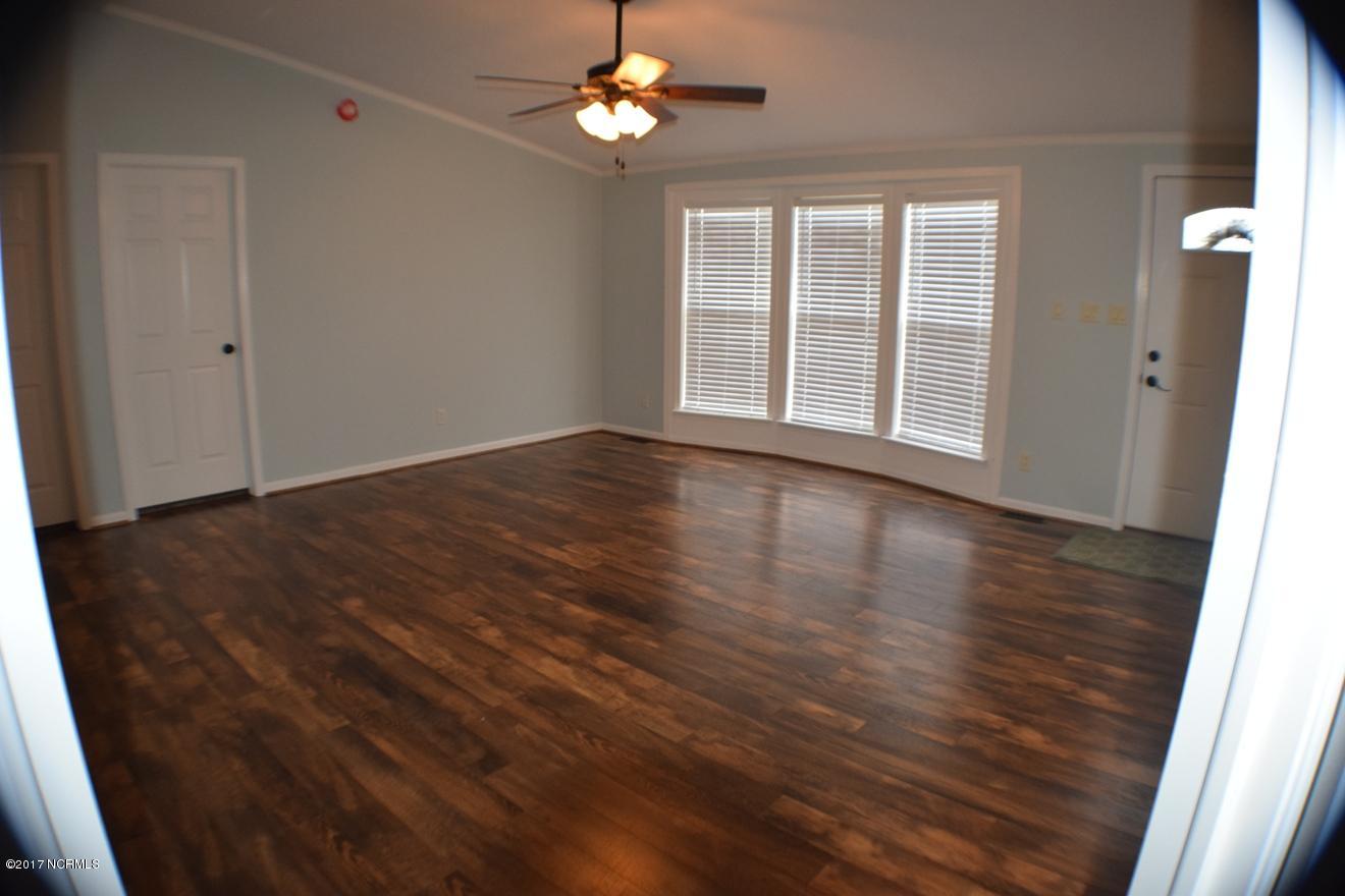 314 Core Road Richlands, NC 28574 - Photo 10 of 27 DSC_0342