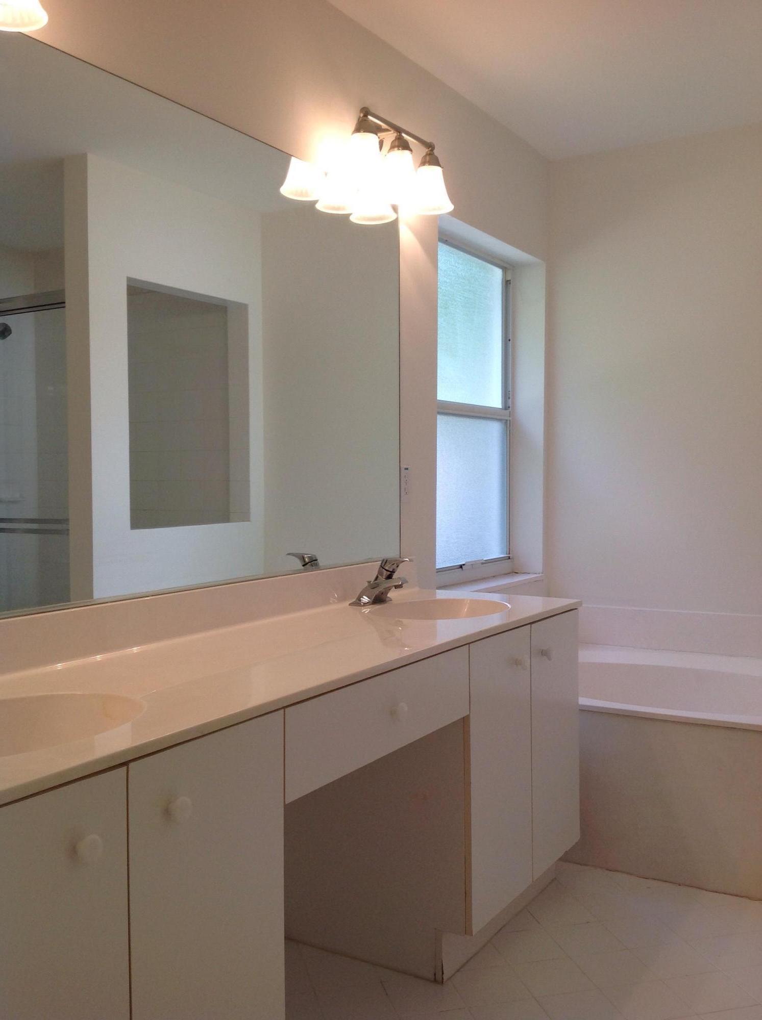 4830 South Lee Road Delray Beach, FL 33445 - Photo 19 of 31 Master Bath